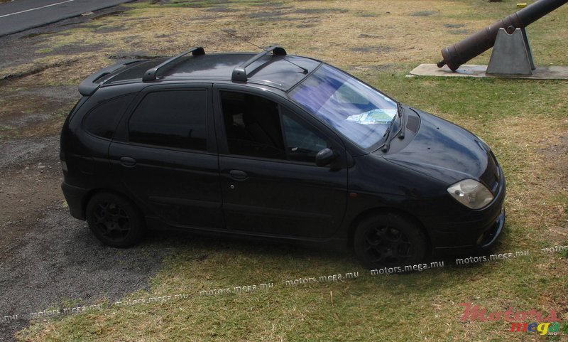 2000' Renault photo #1