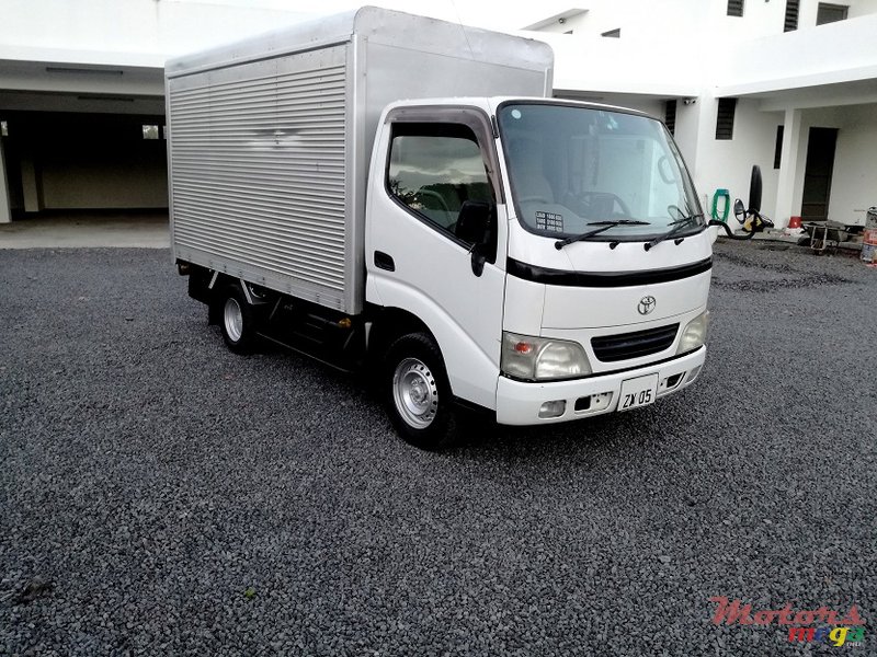 2005' Toyota Dyna Camionette 1.5T photo #2