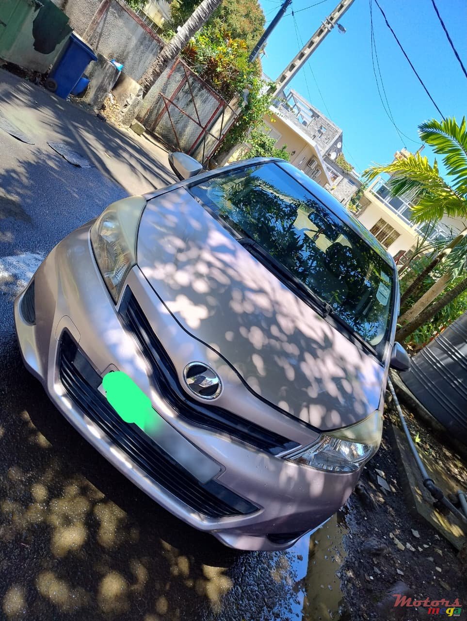 2012' Toyota Vitz photo #1