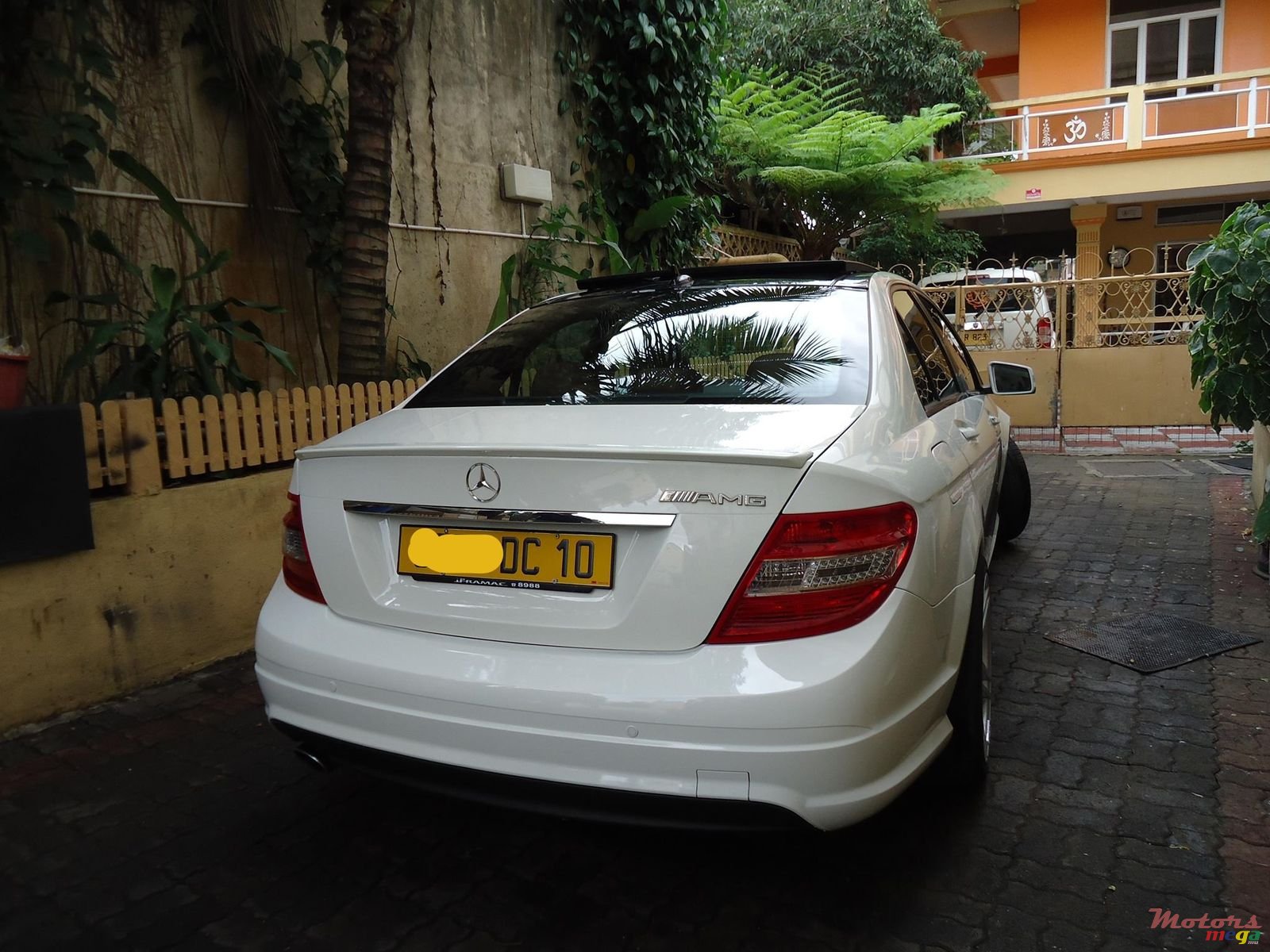 2010' Mercedes-Benz C-Class photo #2