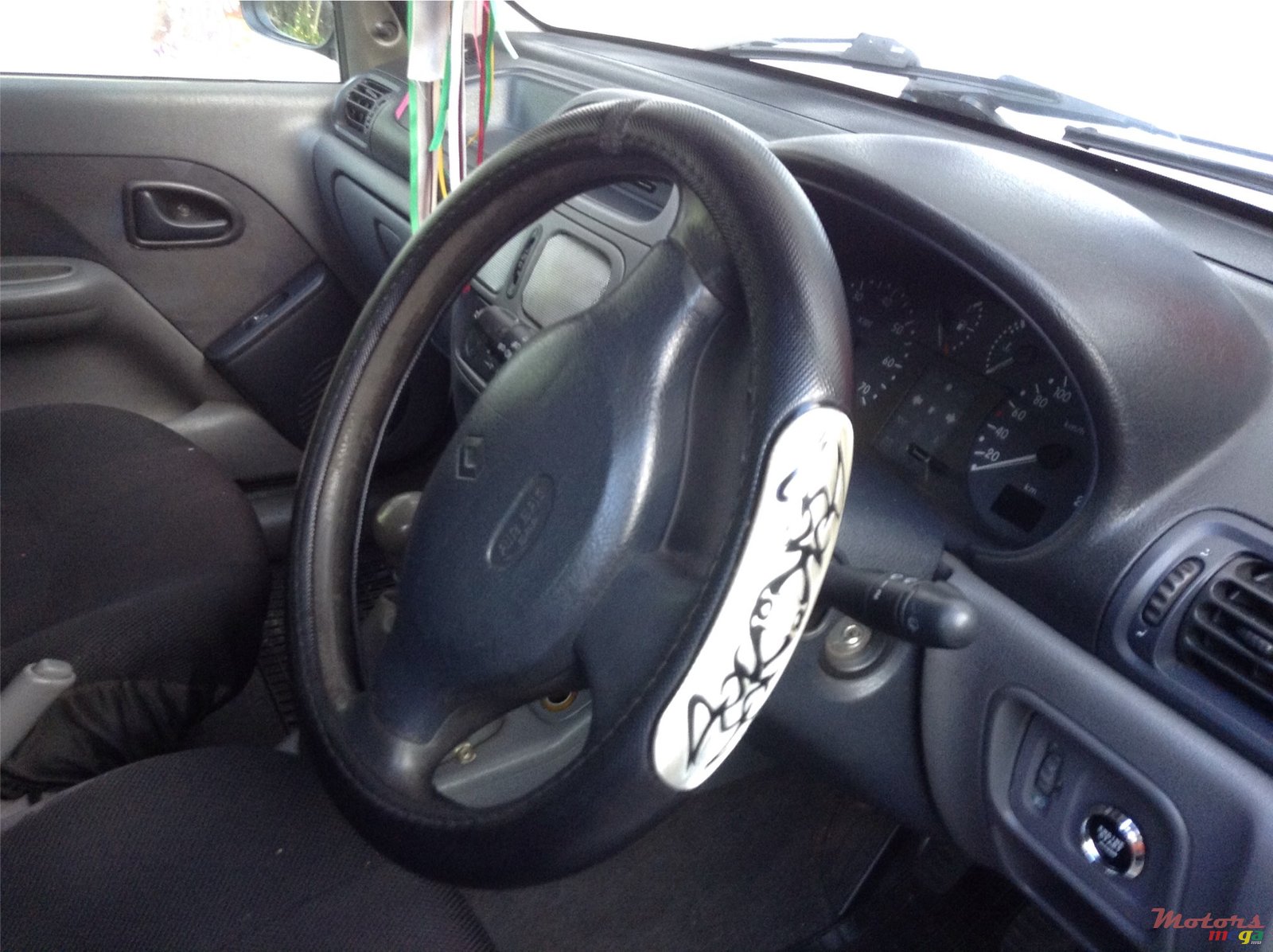 2002' Renault photo #2