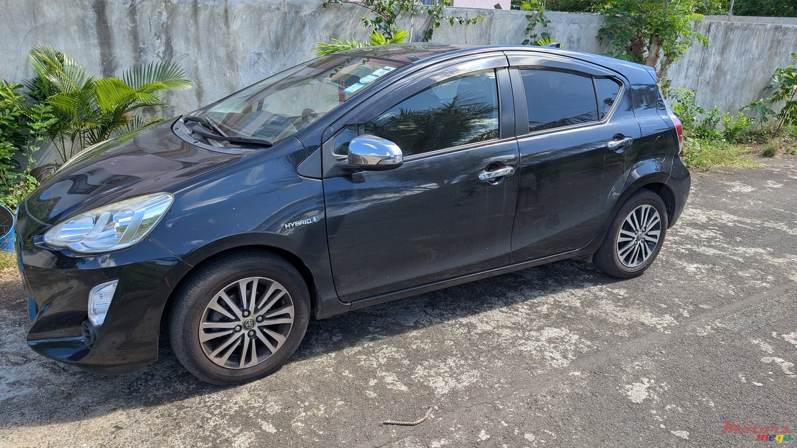 2017' Toyota Aqua photo #2