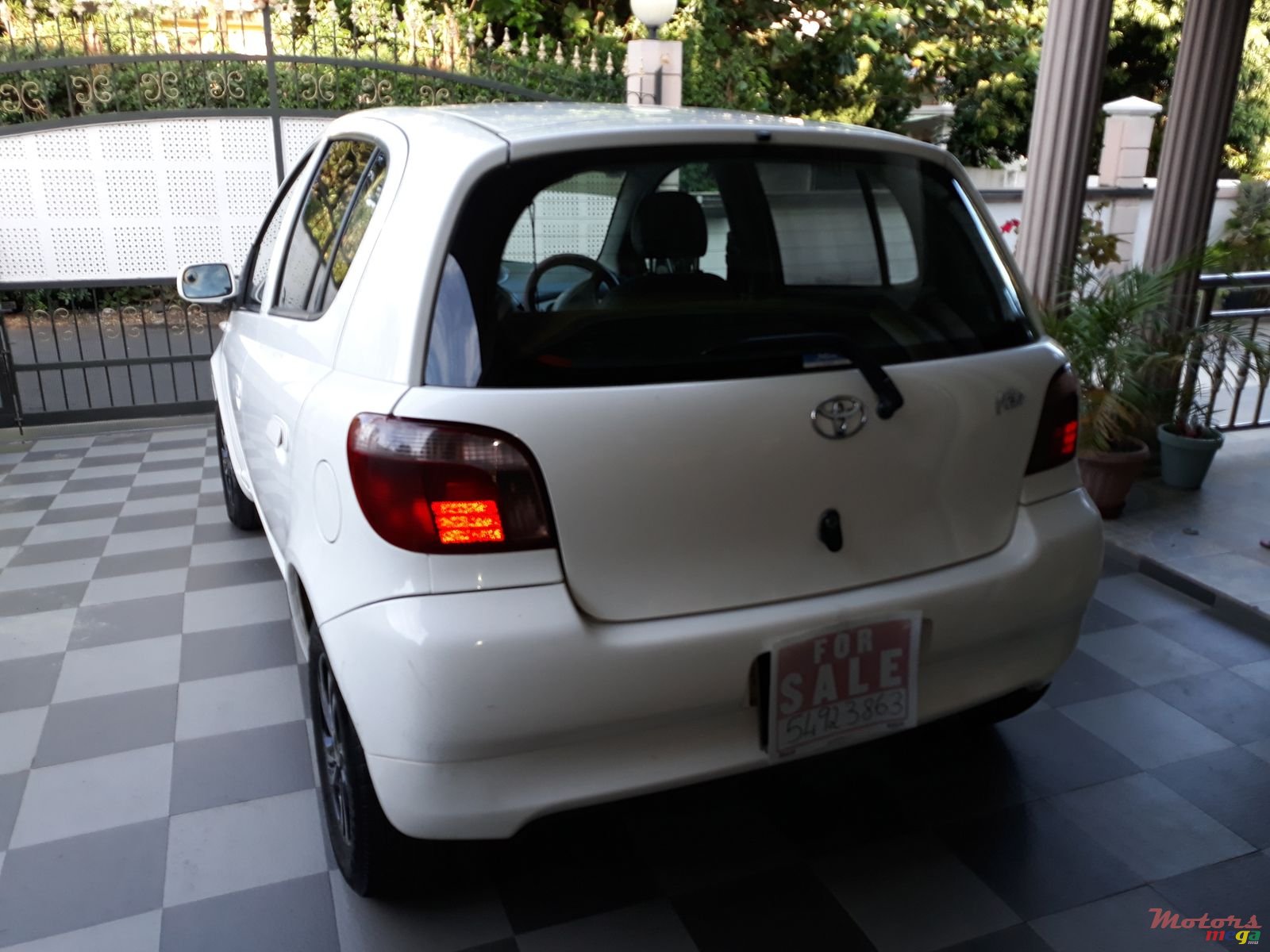 2000' Toyota Vitz photo #6