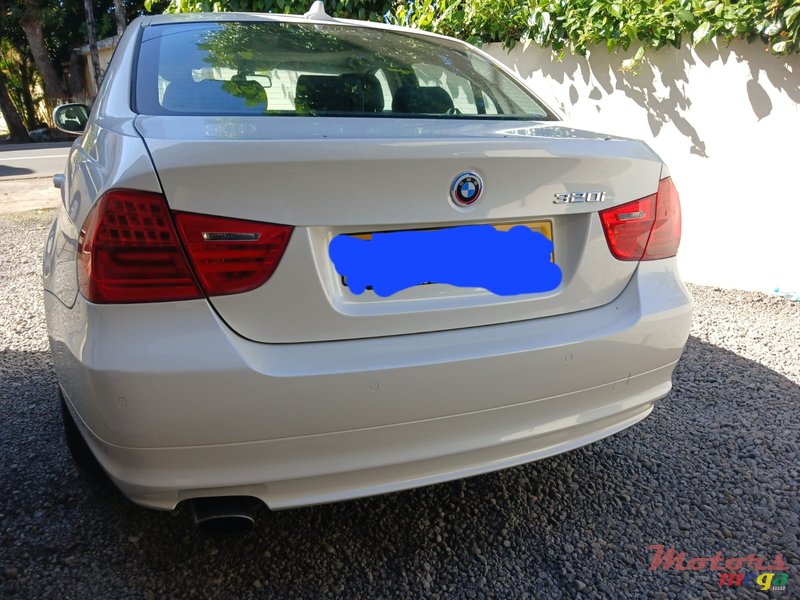 2010' BMW 3 Series photo #3