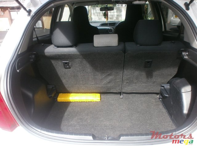 2013' Toyota Vitz photo #6