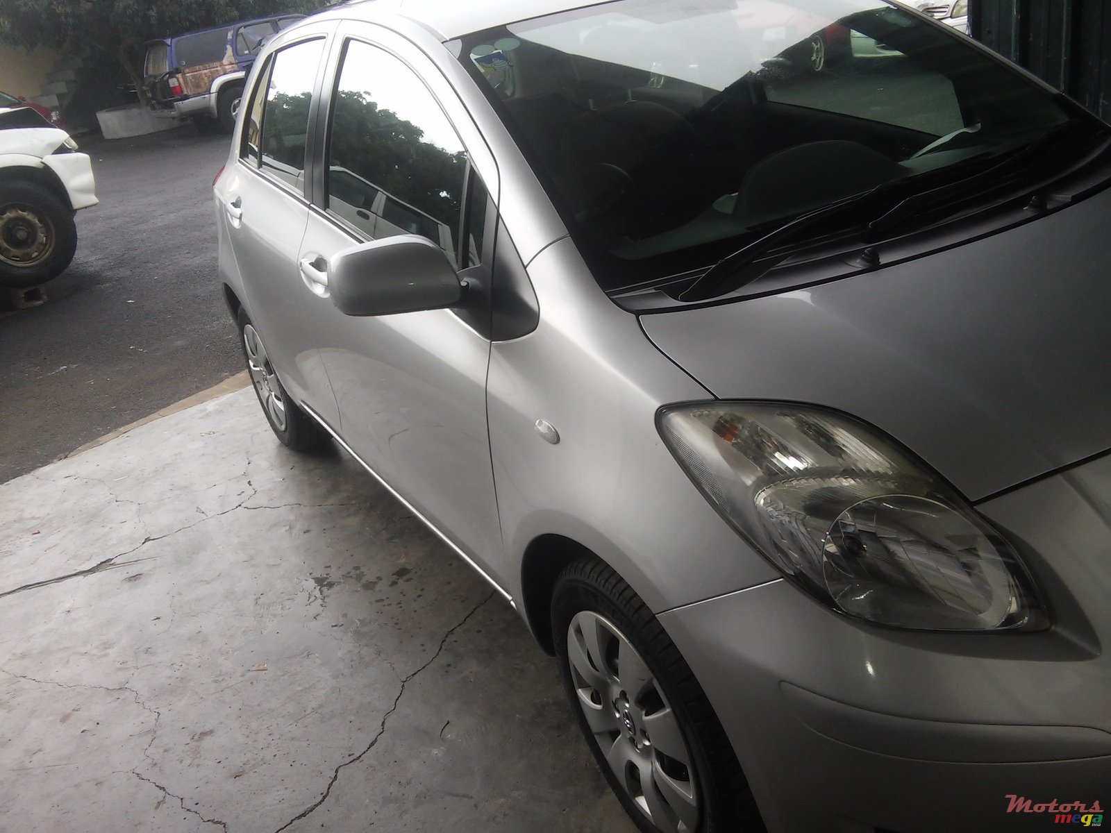 2011' Toyota Yaris photo #1