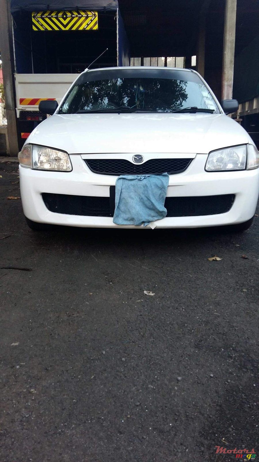 1999' Mazda 323 photo #4