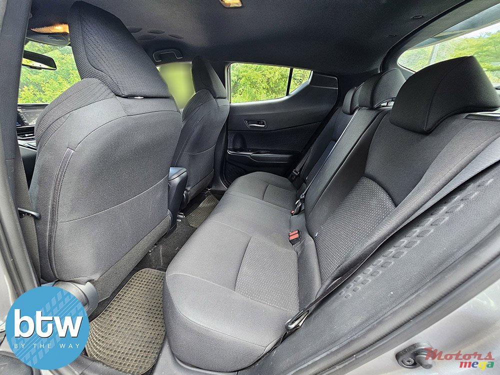 2019' Toyota CHR photo #6