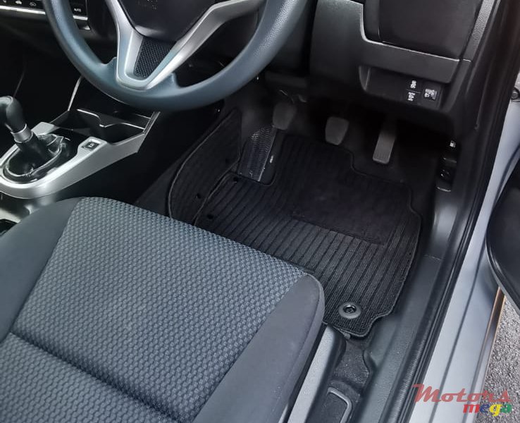 2018' Honda FCX Clarity Manual photo #3