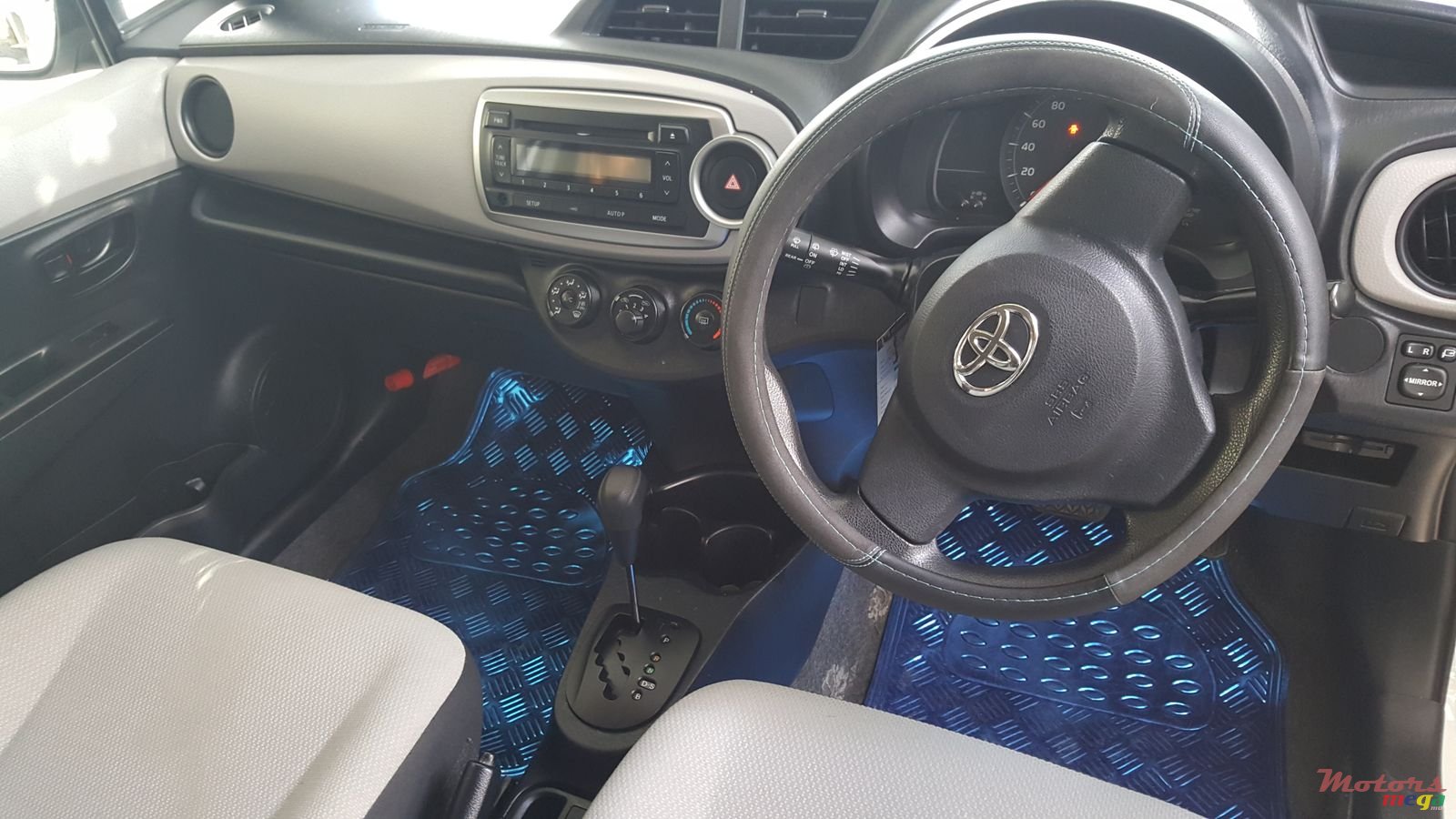 2012' Toyota Vitz photo #5