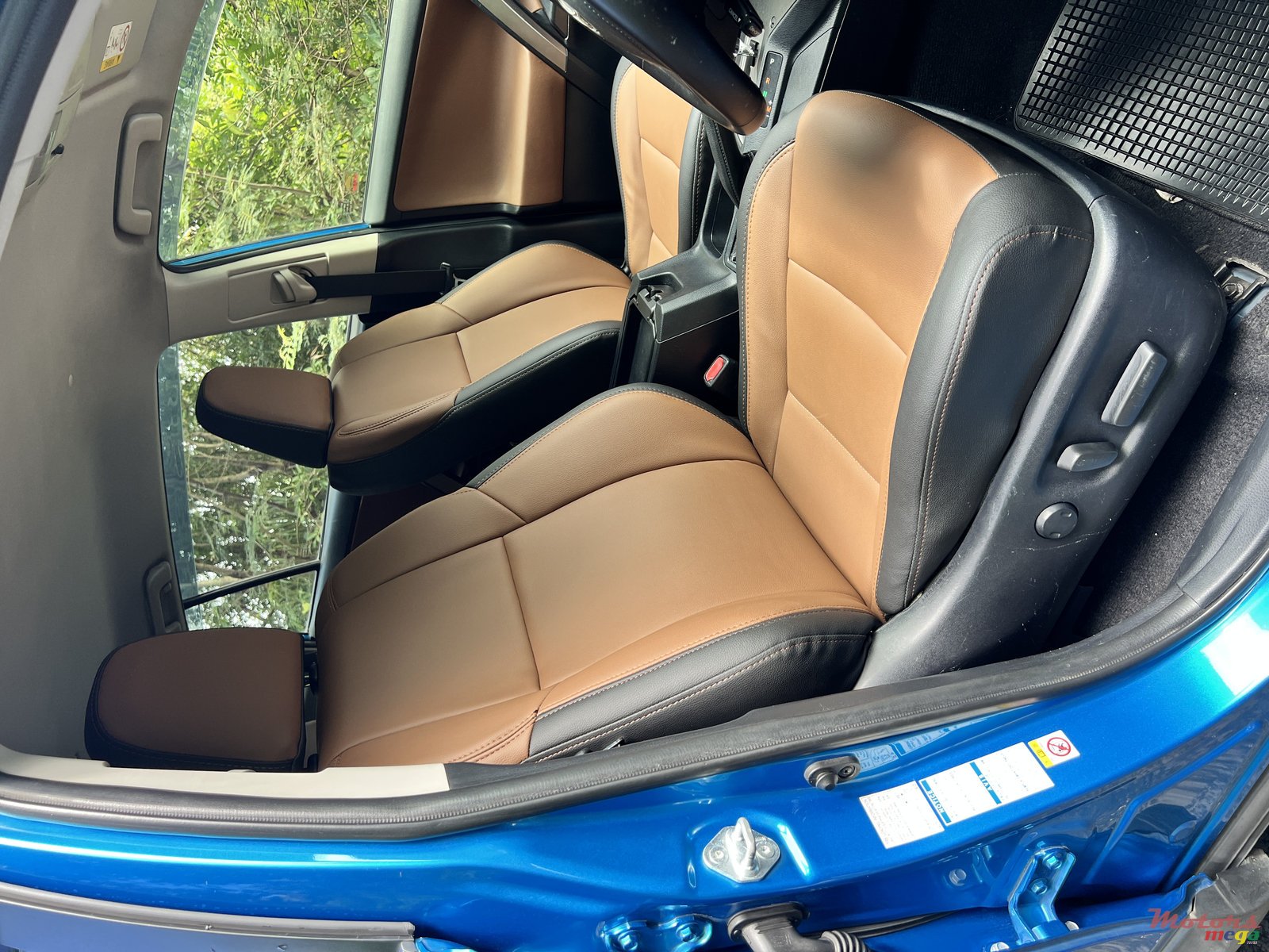 2016' Toyota RAV4 photo #7