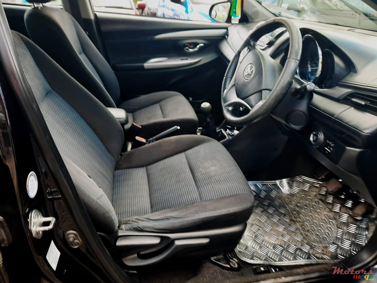 2016' Toyota Yaris photo #3