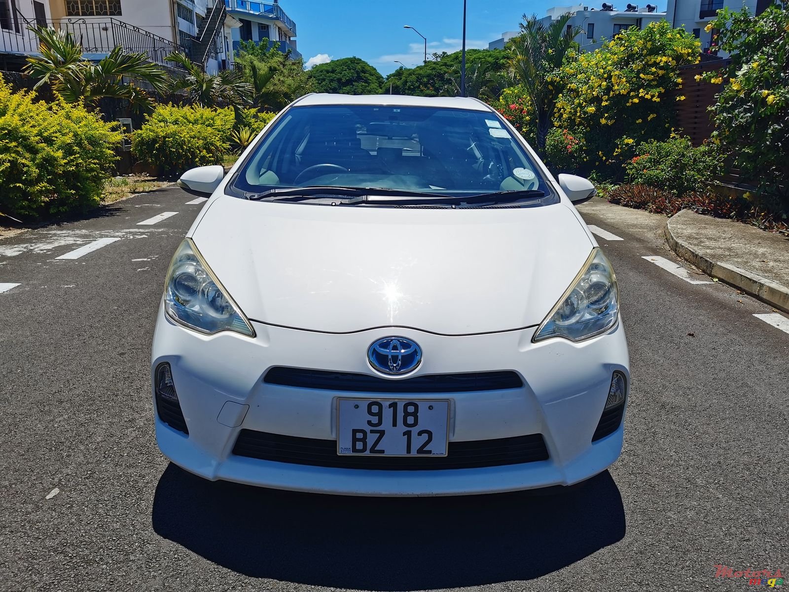 2012' Toyota Aqua photo #2