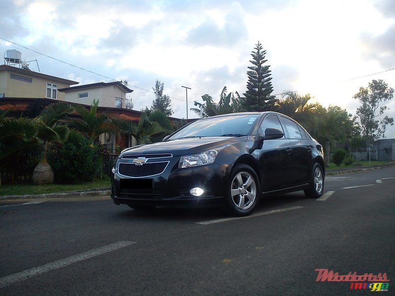 2011' Chevrolet Cruze Ls photo #1