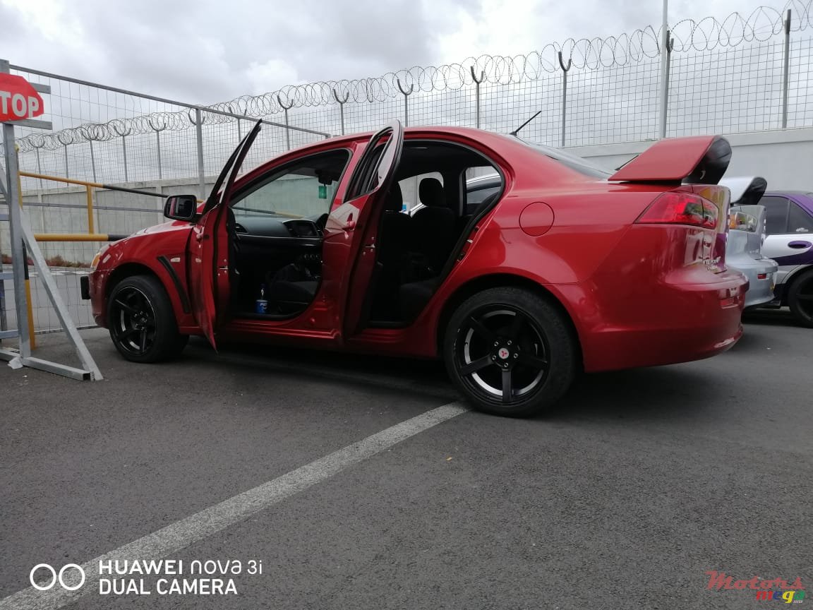 2009' Mitsubishi Lancer Evolution photo #2