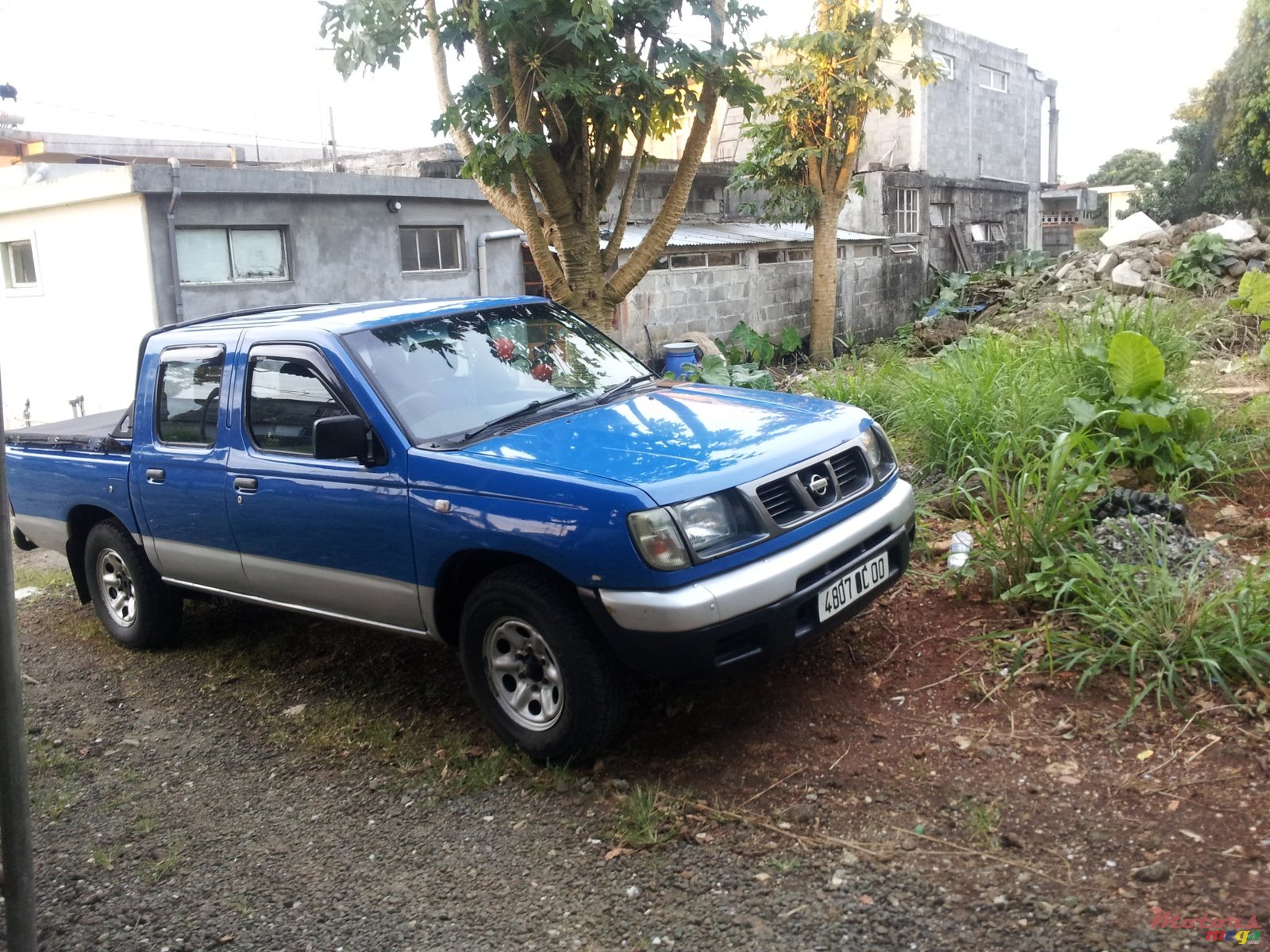 2000' Nissan Hardbody photo #1