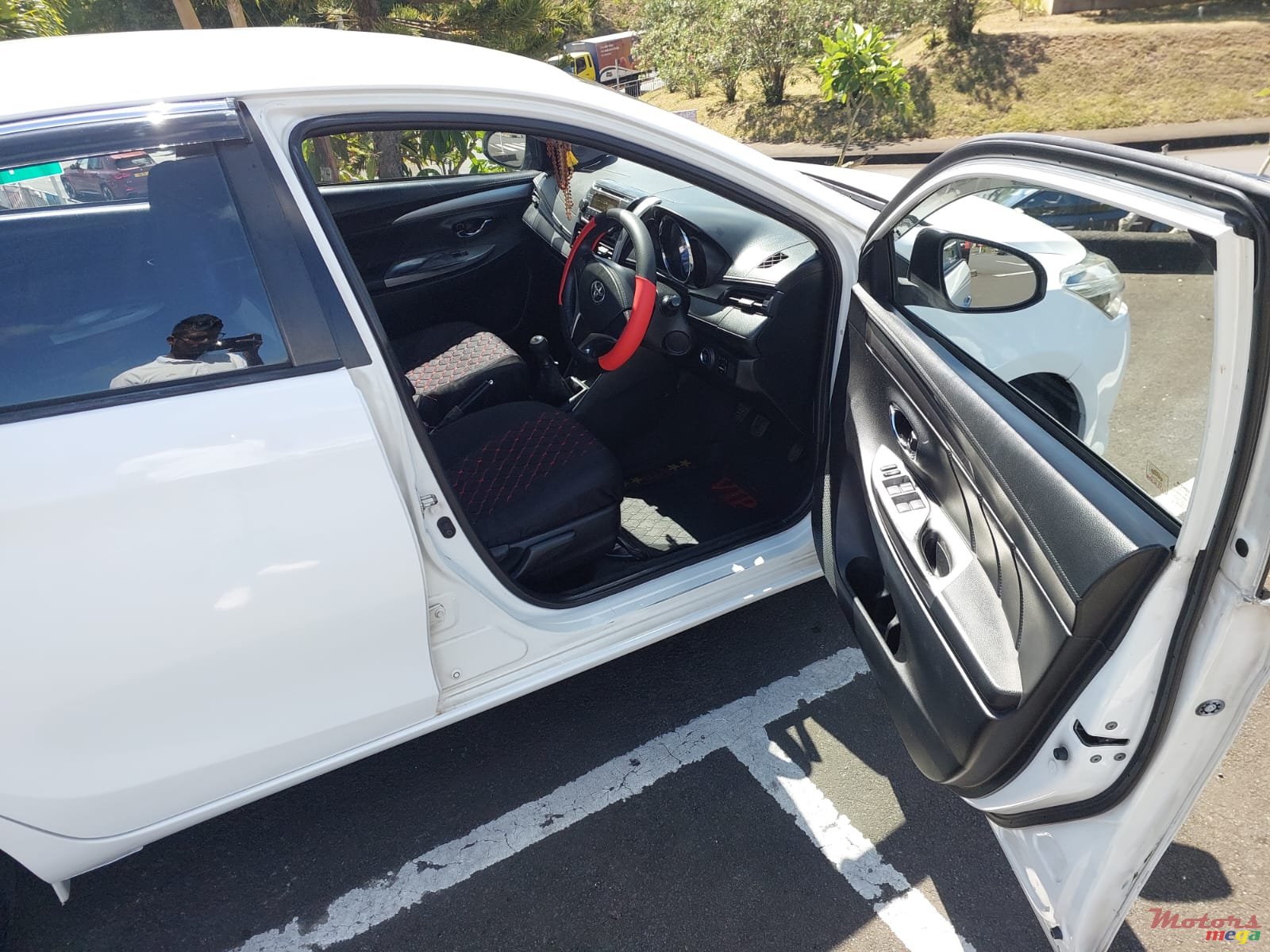 2014' Toyota Yaris photo #1