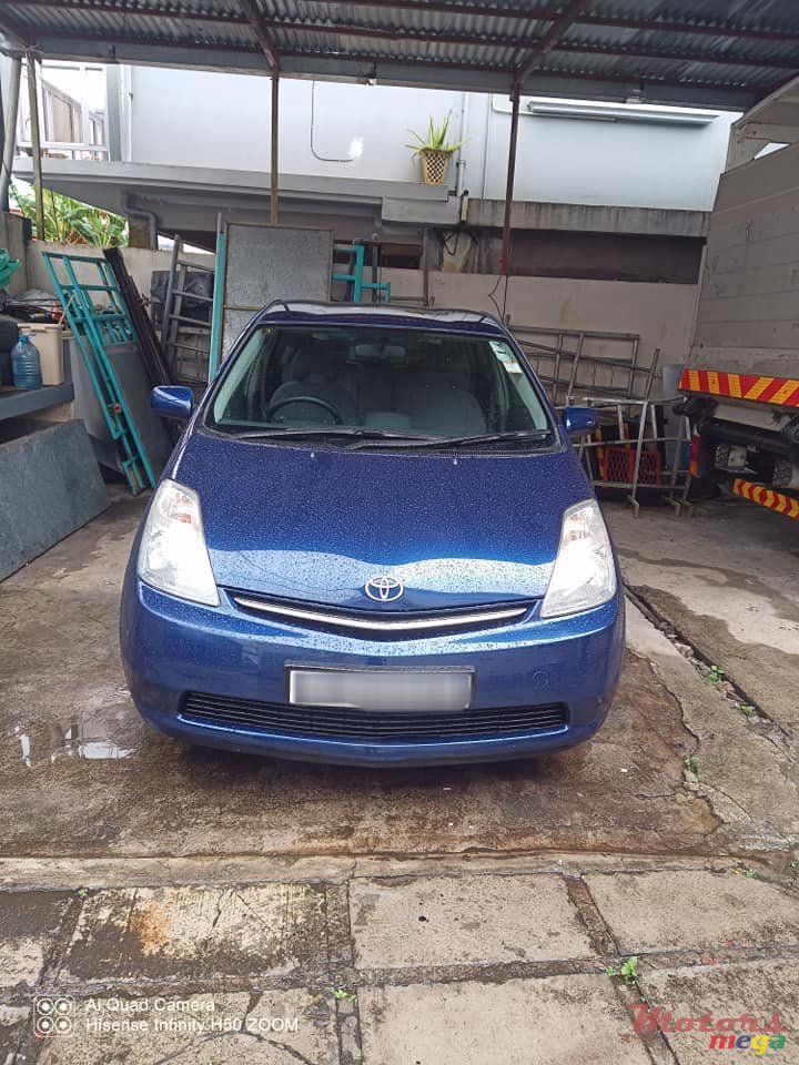 2008' Toyota Prius Version UK photo #3