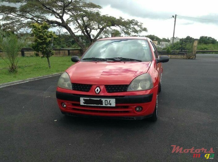 2004' Renault Clio photo #1