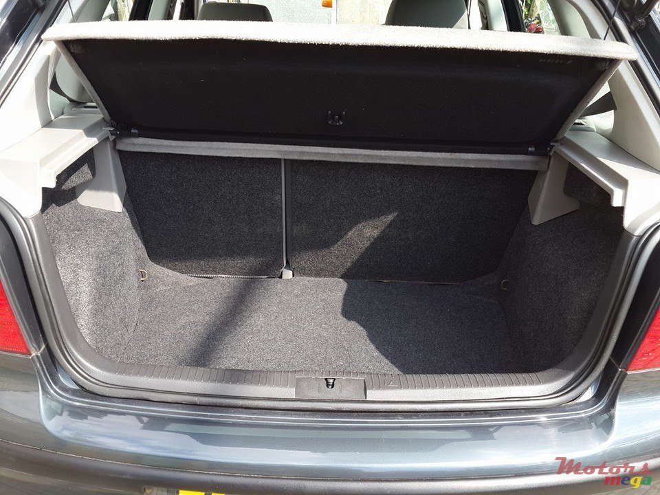 2004' Volkswagen Polo 9n2 photo #3