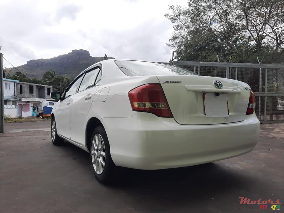 2009' Toyota Axio X LIMITED photo #3