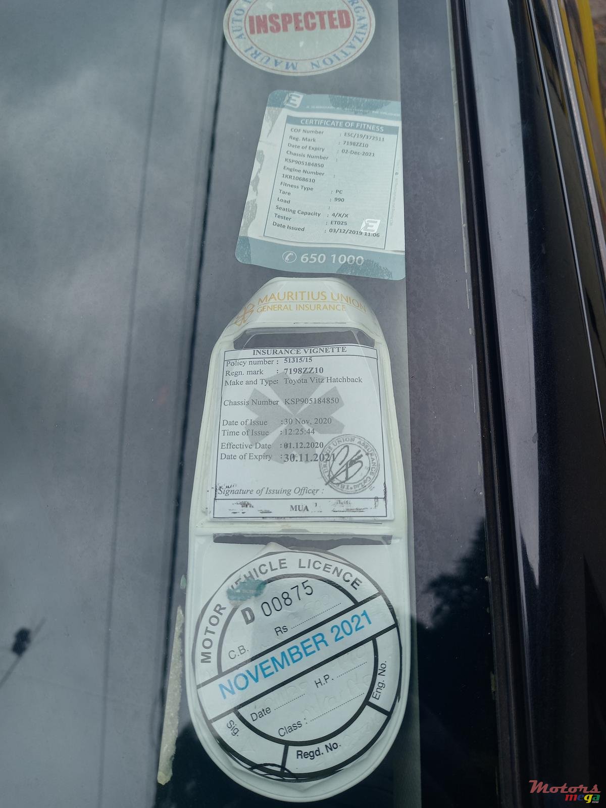 2010' Toyota Vitz photo #3