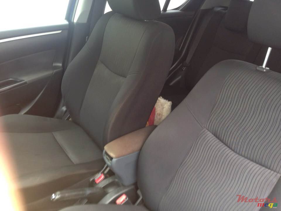 2011' Suzuki Swift photo #5