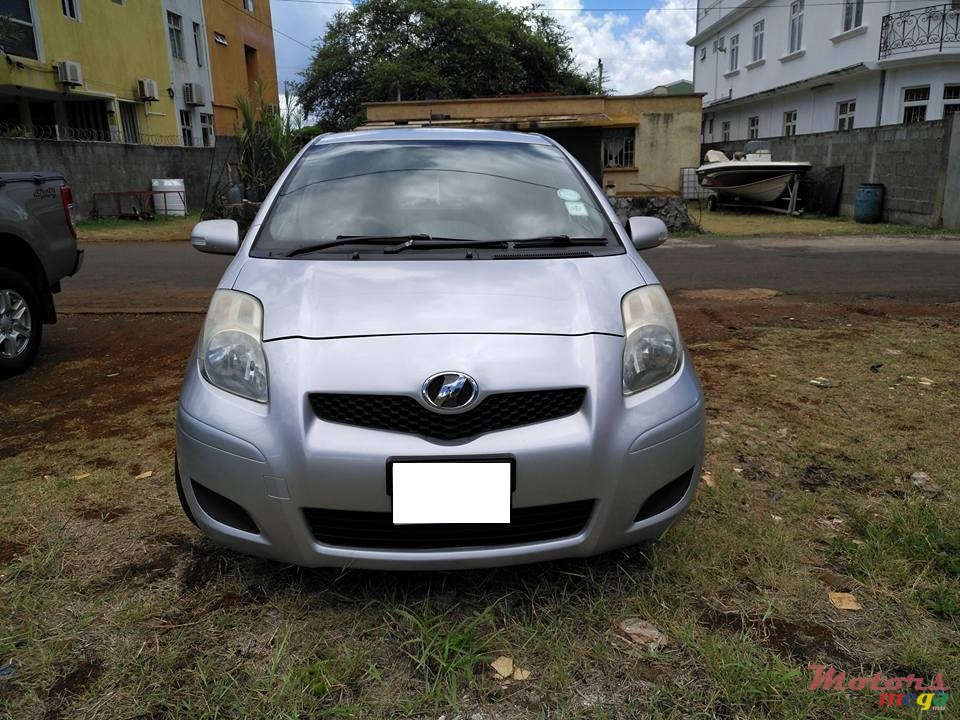 2008' Toyota Vitz photo #1