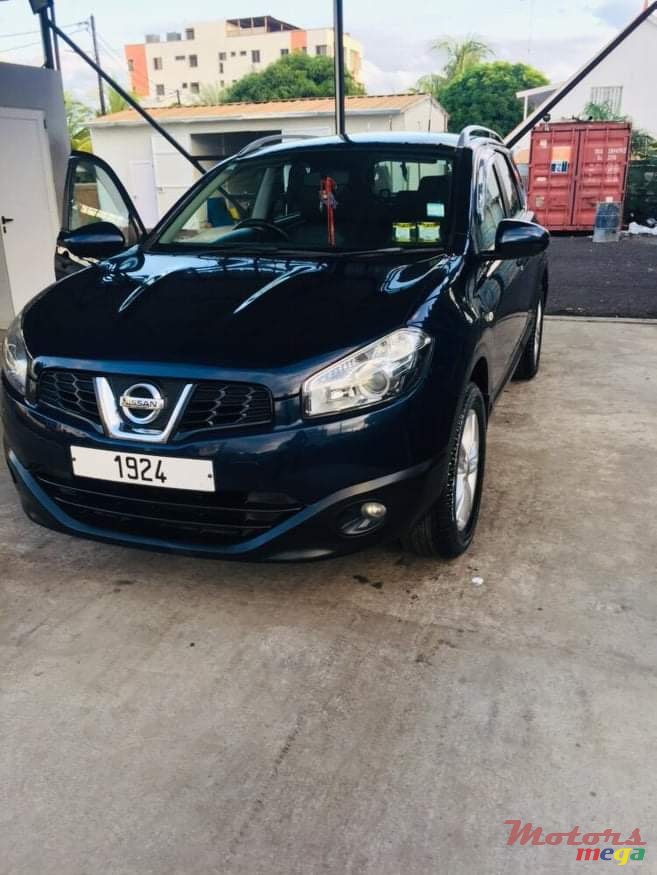2012' Nissan Qashqai+2 2012 photo #1