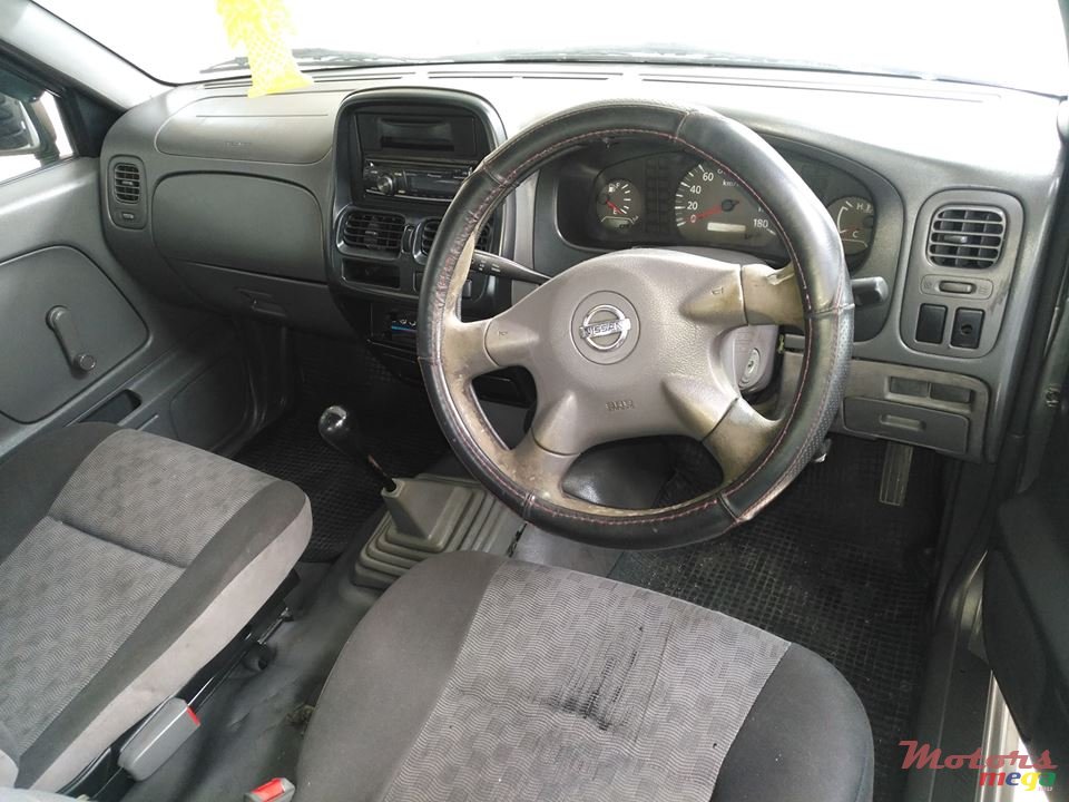 2008' Nissan Navara photo #4