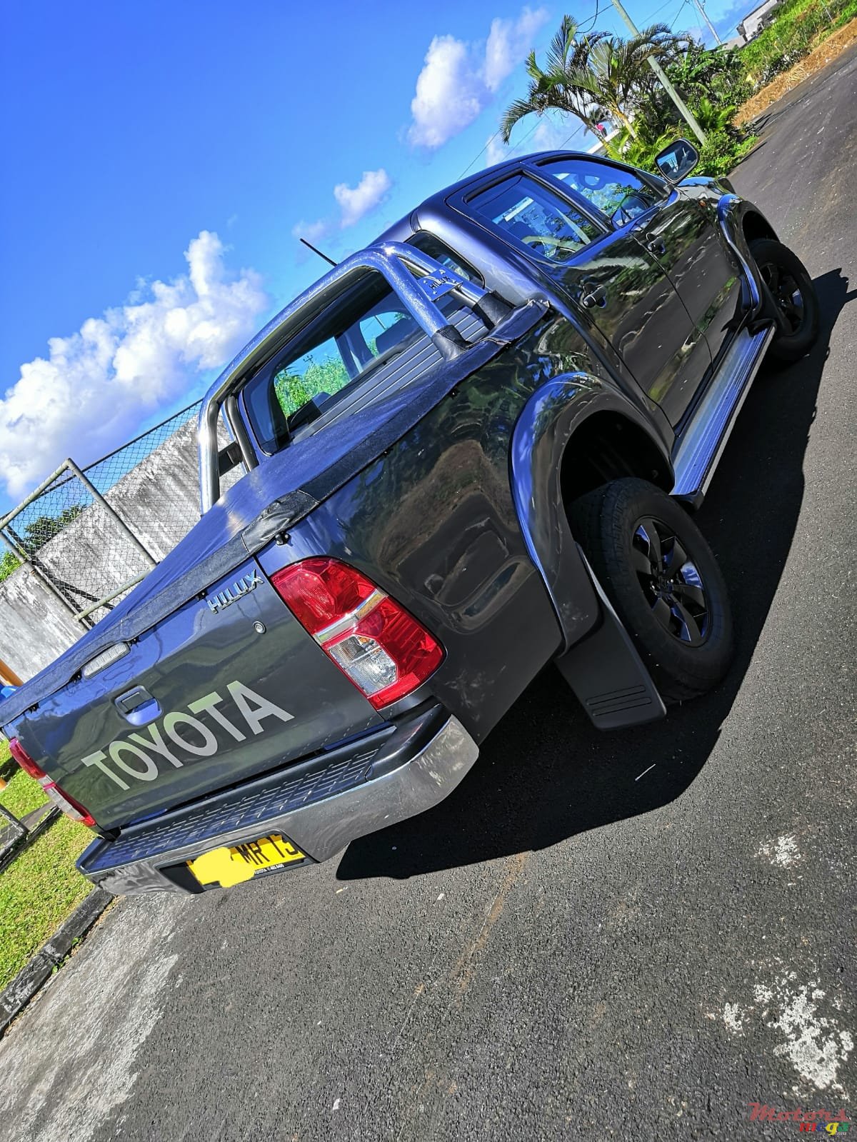 2013' Toyota Hilux 2.5 Turbo photo #2