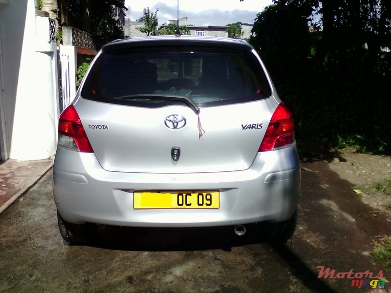 2009' Toyota Yaris photo #2