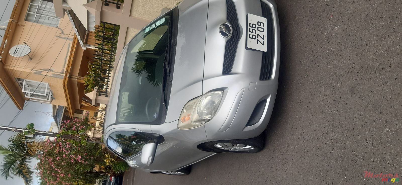 2009' Toyota Vitz photo #5