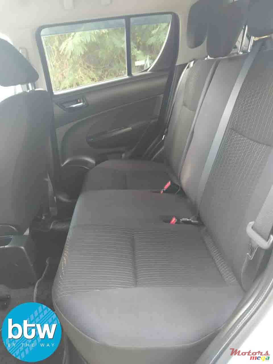 2014' Suzuki Swift photo #5