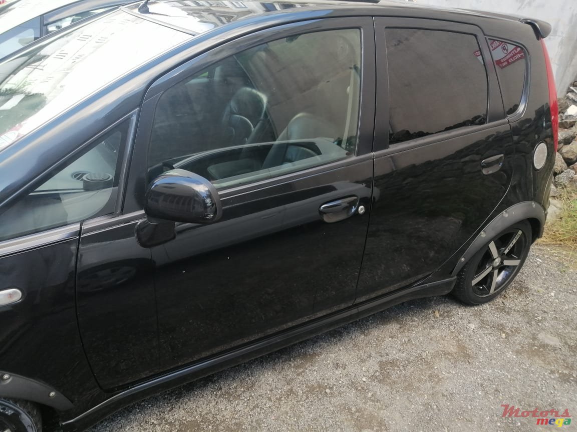 2004' Mitsubishi Colt photo #3