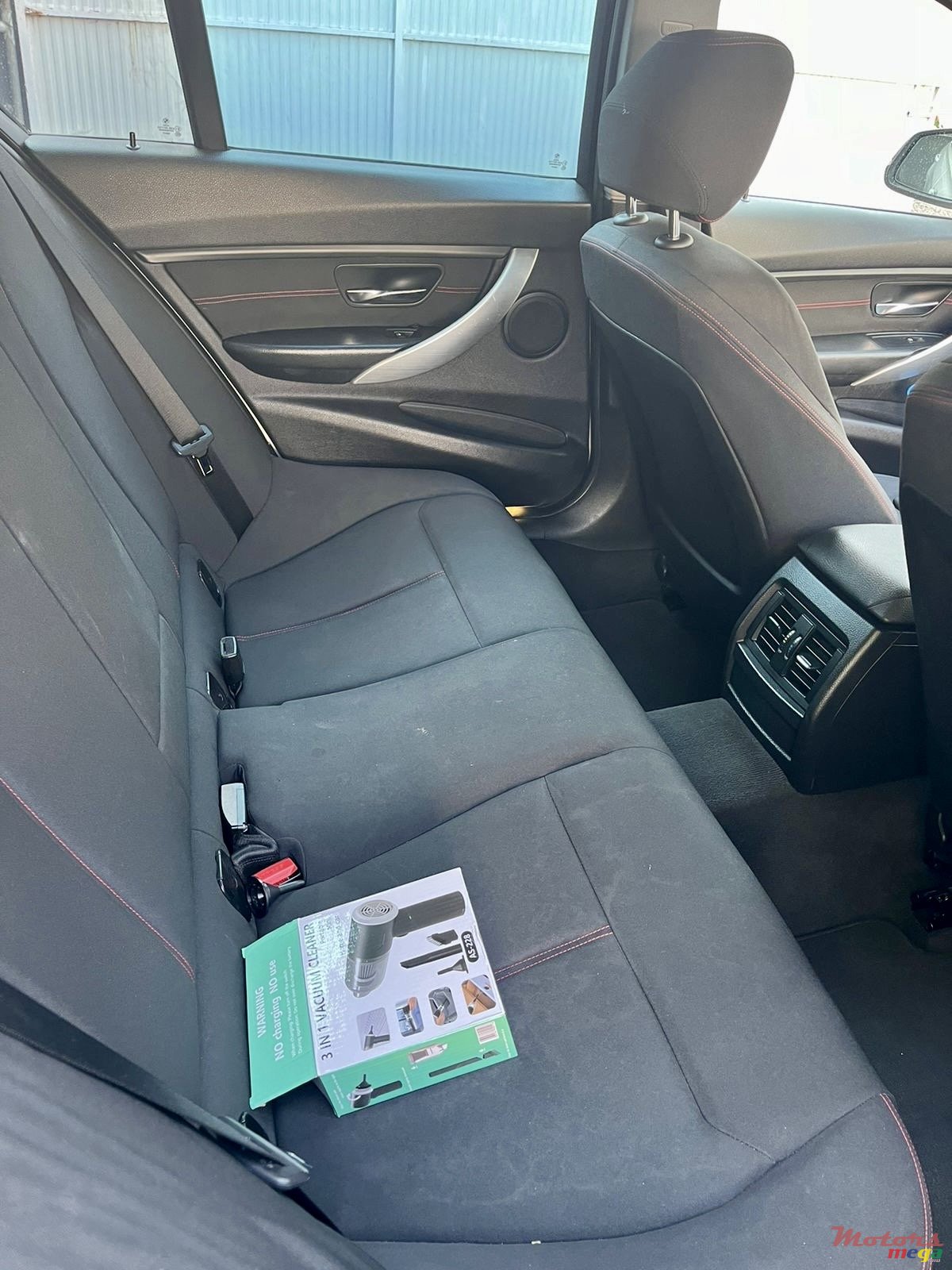 2012' BMW 320 photo #4