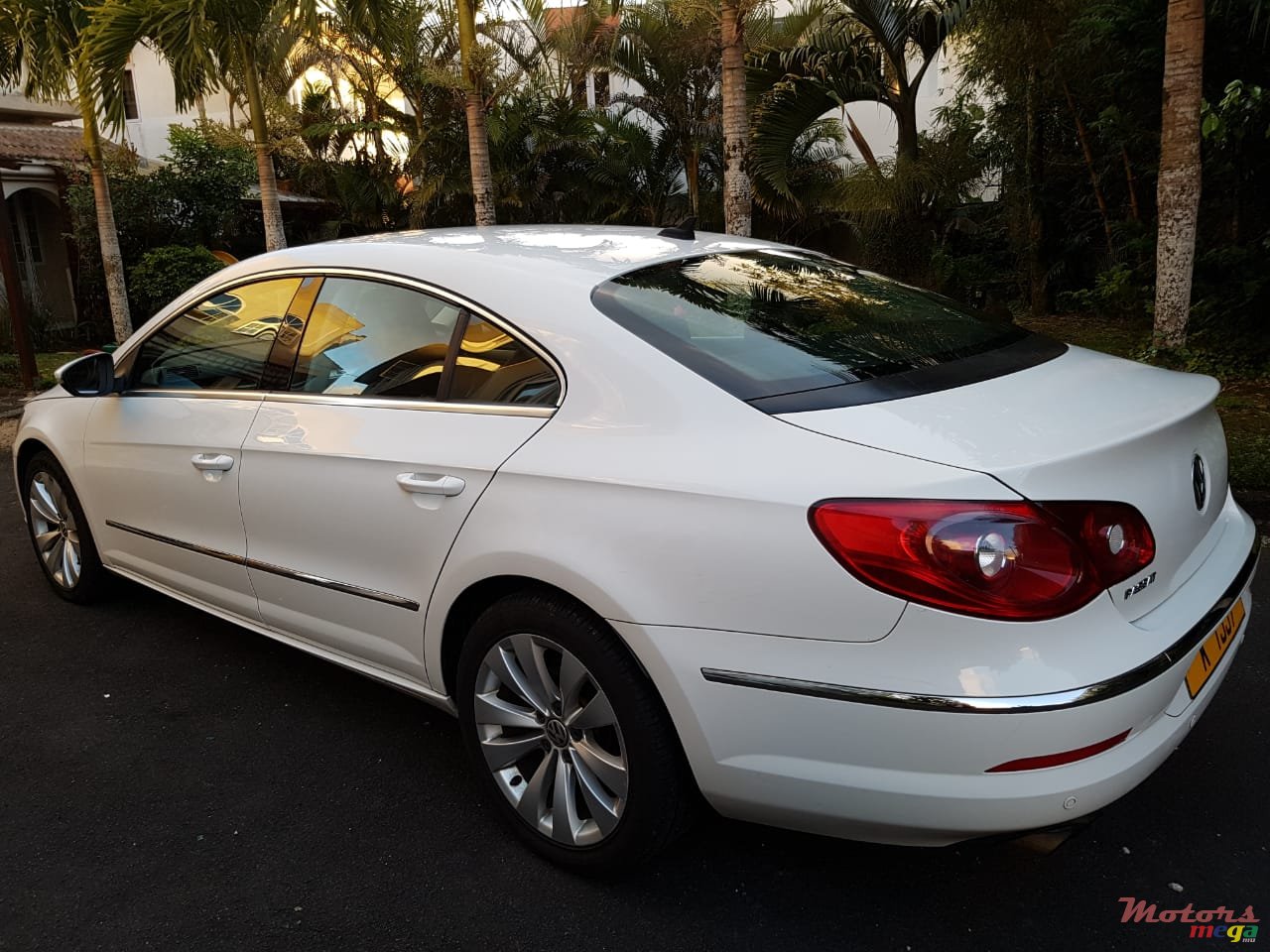 2010' Volkswagen Passat CC photo #2