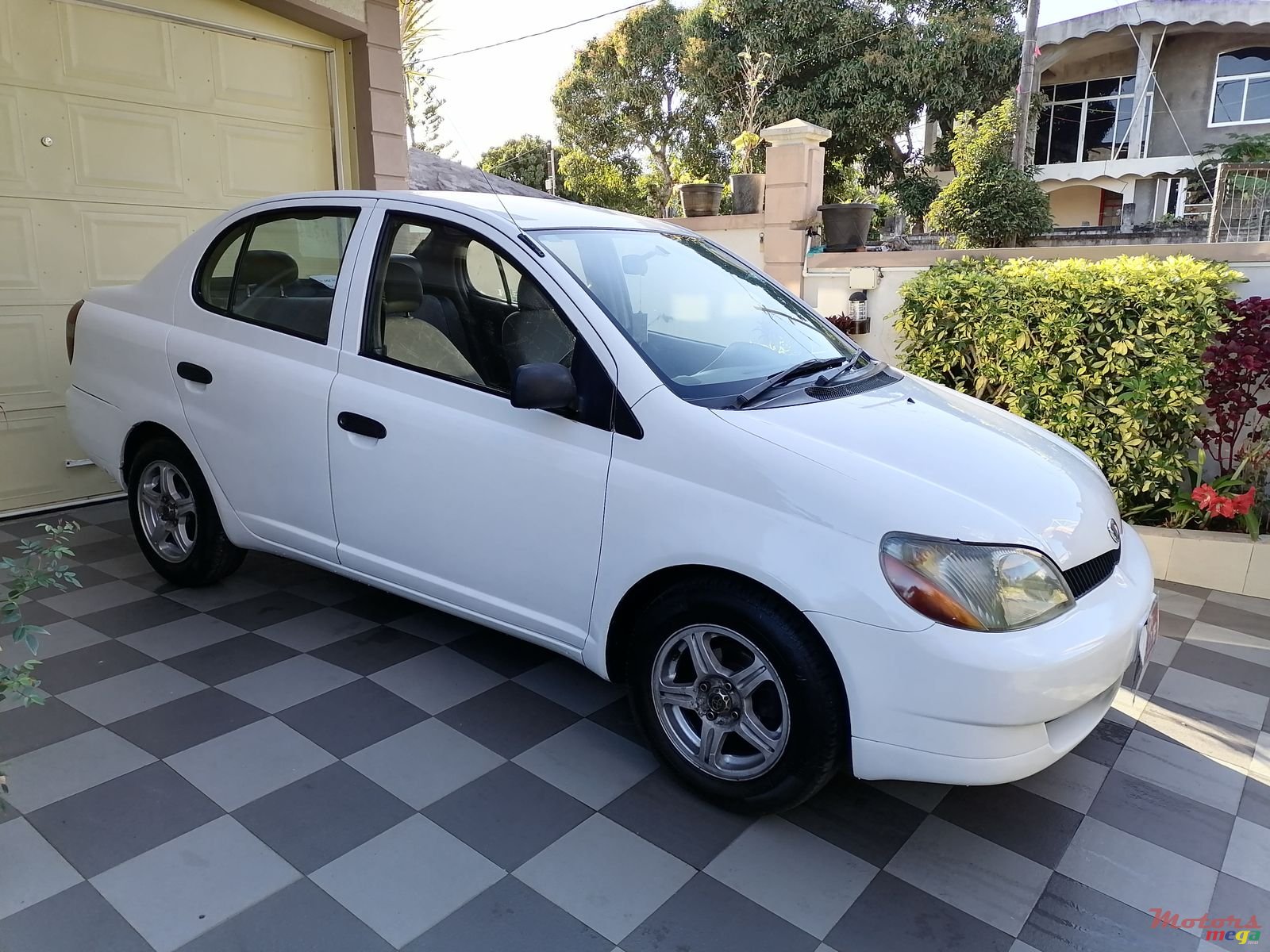 2000' Toyota Echo photo #5