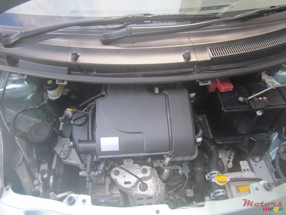 2010' Toyota Vitz photo #5