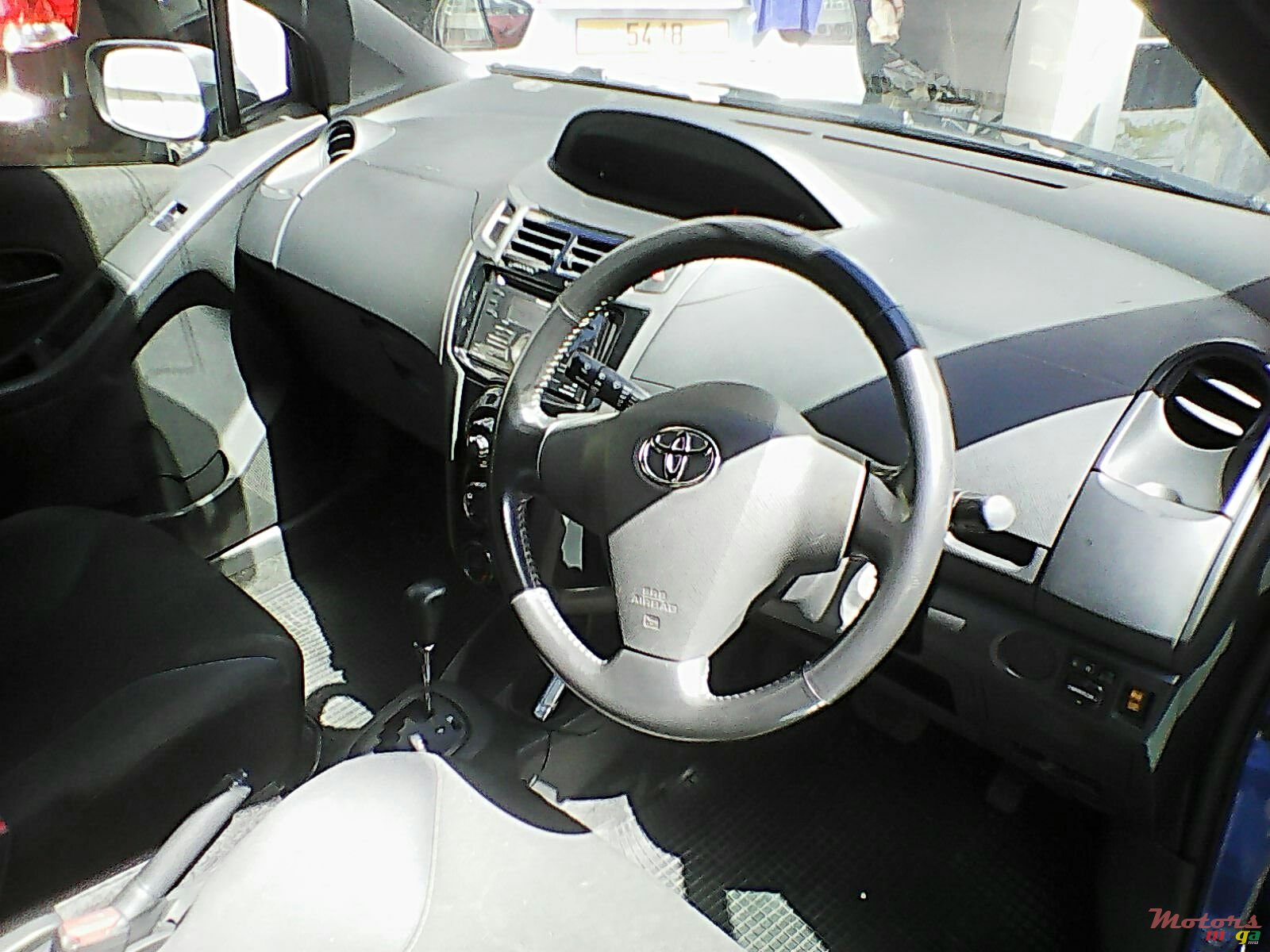 2006' Toyota Vitz RS AUTOMATIC photo #3