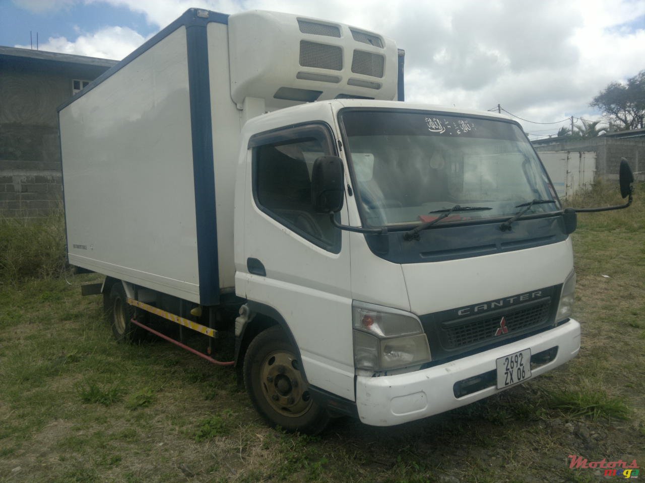 2006' Mitsubishi Refrigerated Cabine photo #3