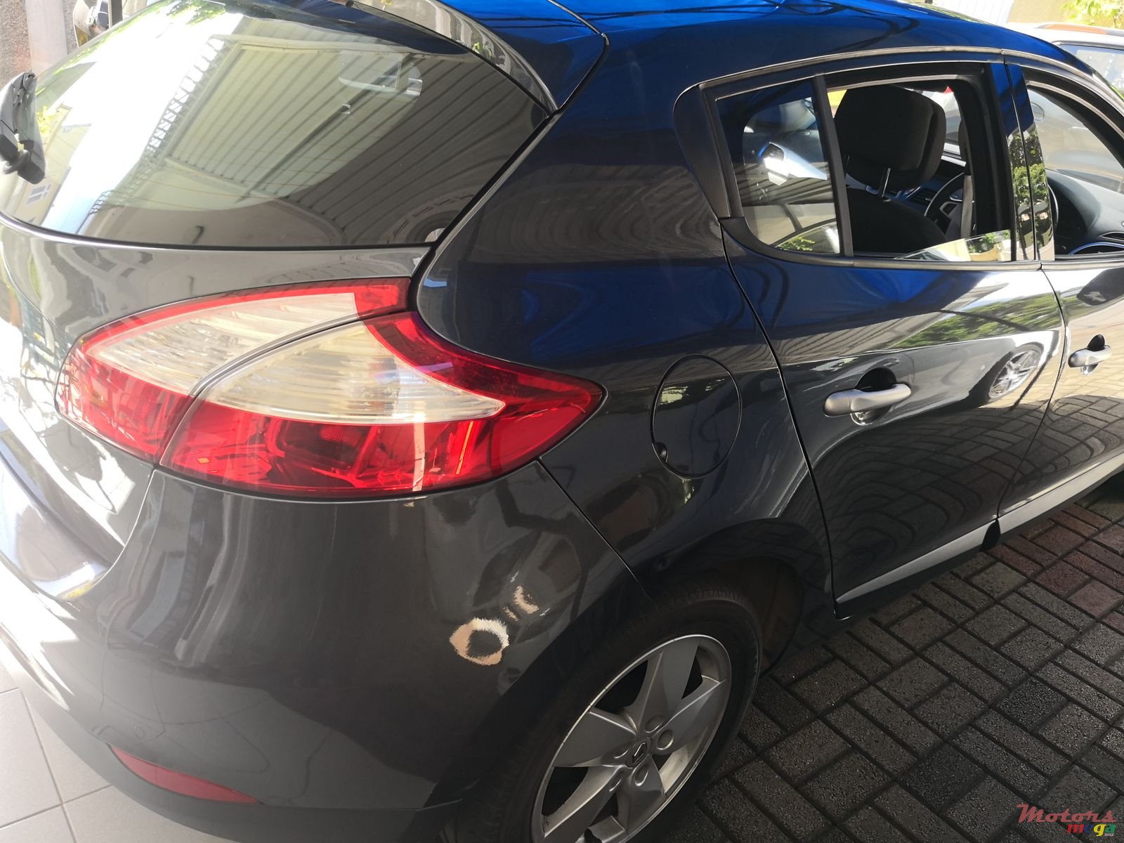 2011' Renault Megane photo #4