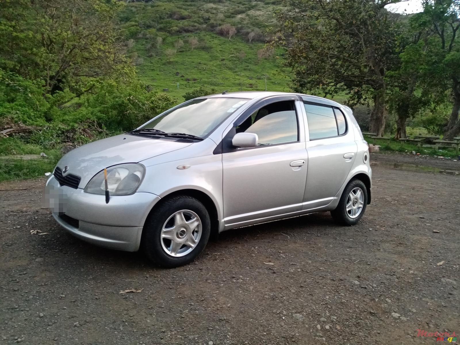 1999' Toyota Vitz photo #3