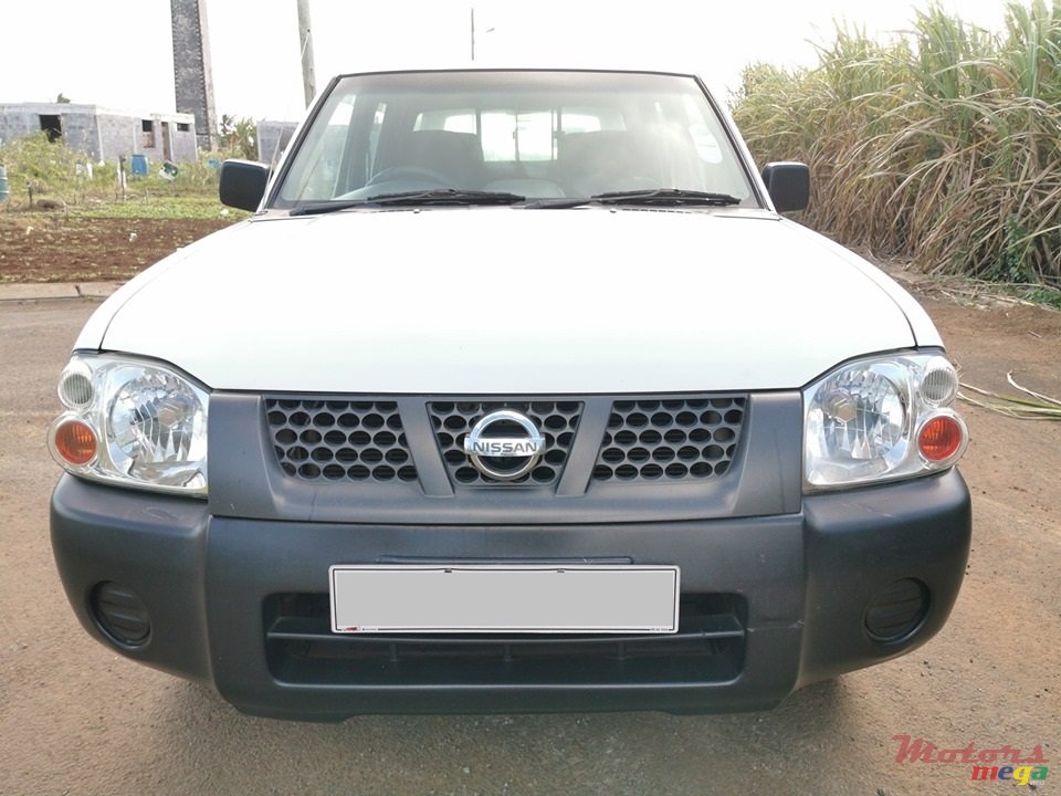 2013' Nissan NP300 photo #1