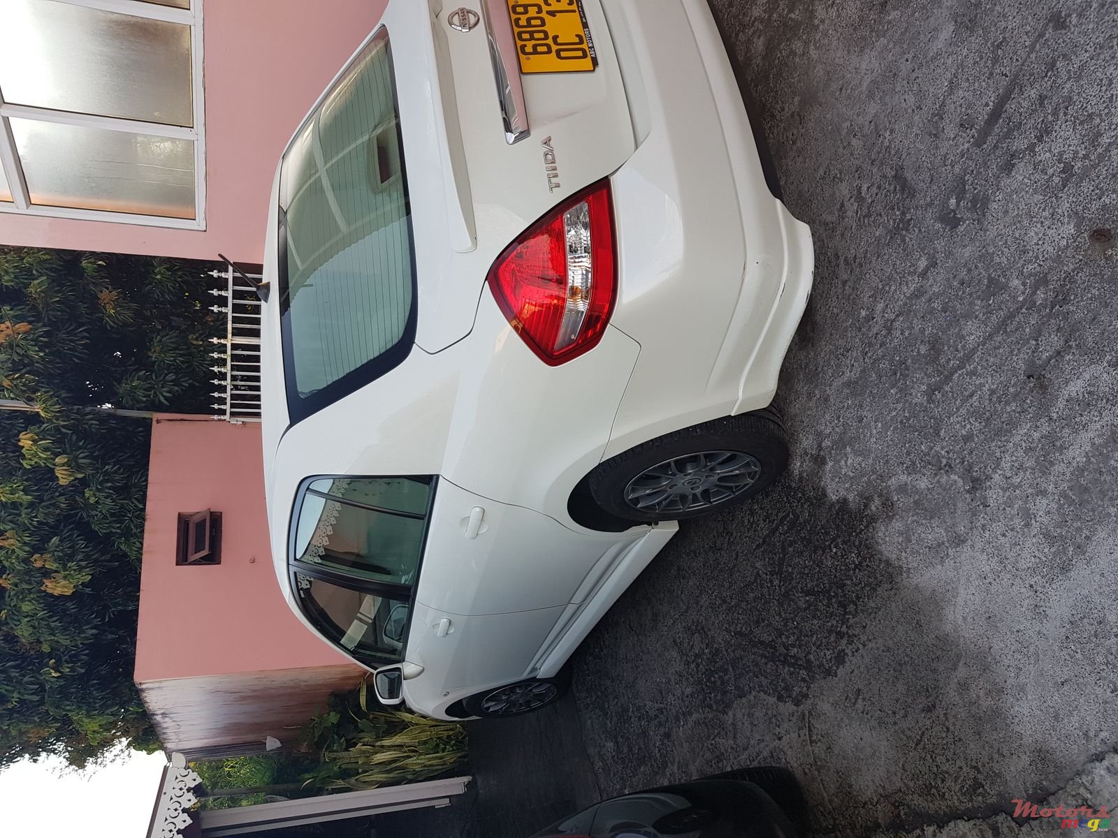 2013' Nissan Tiida Sedan photo #2