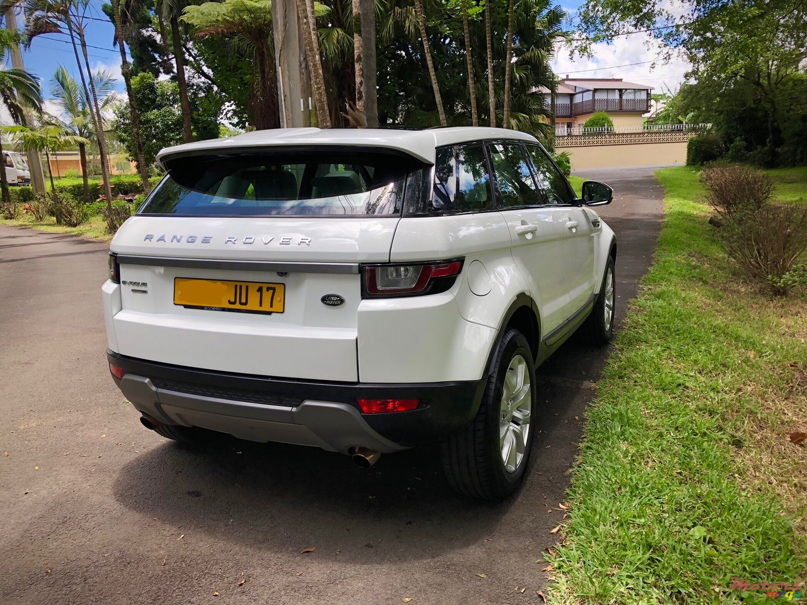 2017' Land Rover Range Rover Evoque photo #6