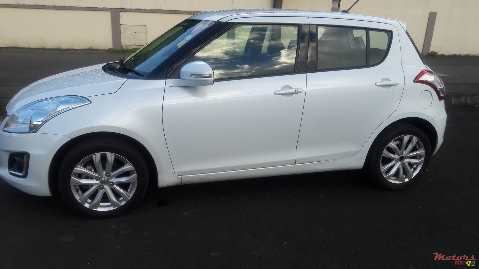 2015' Suzuki Swift Japan photo #5