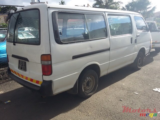 2001' Toyota HiAce Good vehicle photo #2