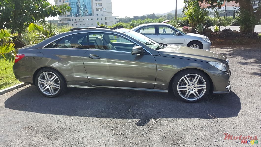 2010' Mercedes-Benz photo #3