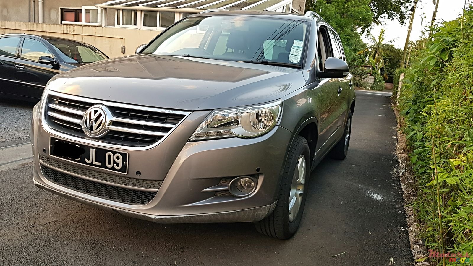 2009' Volkswagen Tiguan automatic photo #2